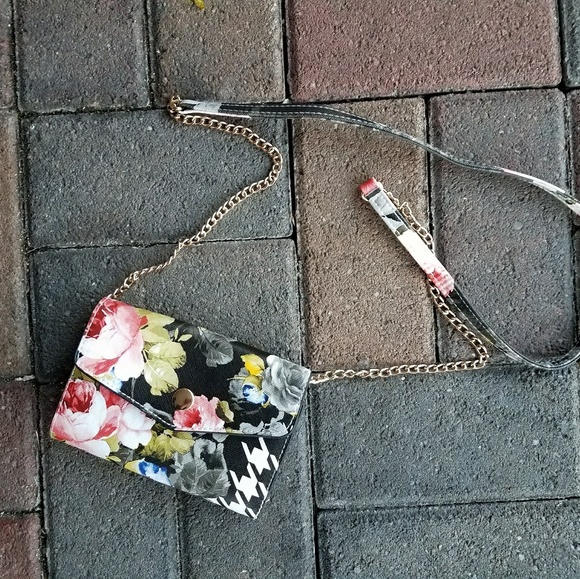 SOLD!! Nwot Floral crossbody - Picture 2 of 5